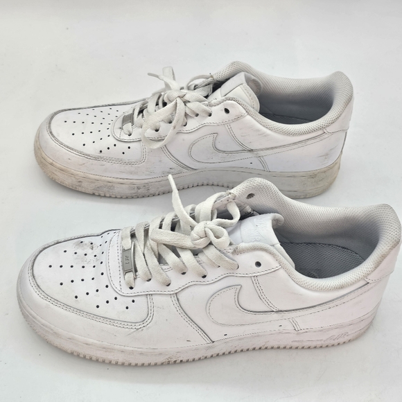 Nike Air Force 1 07 Triple White Men’s Shoes 9.5 Classic Streetwear Iconic Sneak - Picture 11 of 12
